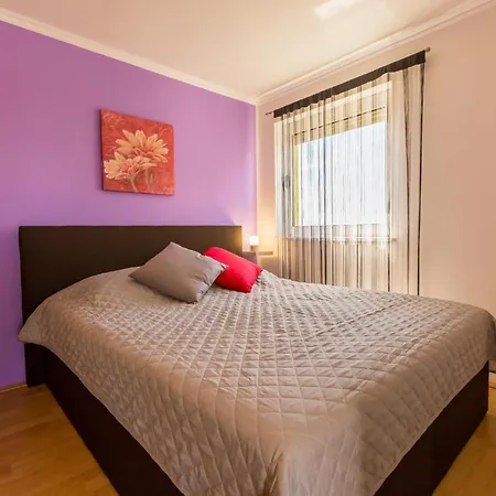 Apartment Sinisa 2286 Pula